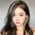 Raquel吃个橘子